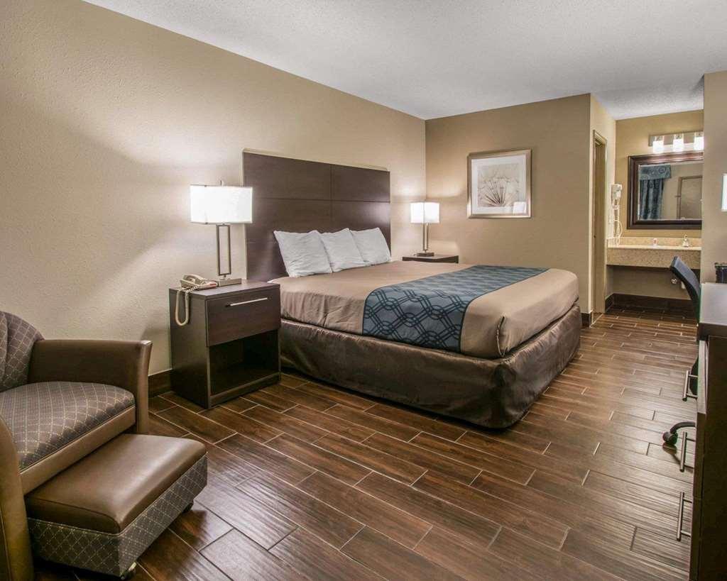 Econo Lodge Defuniak Springs I-10 Room photo